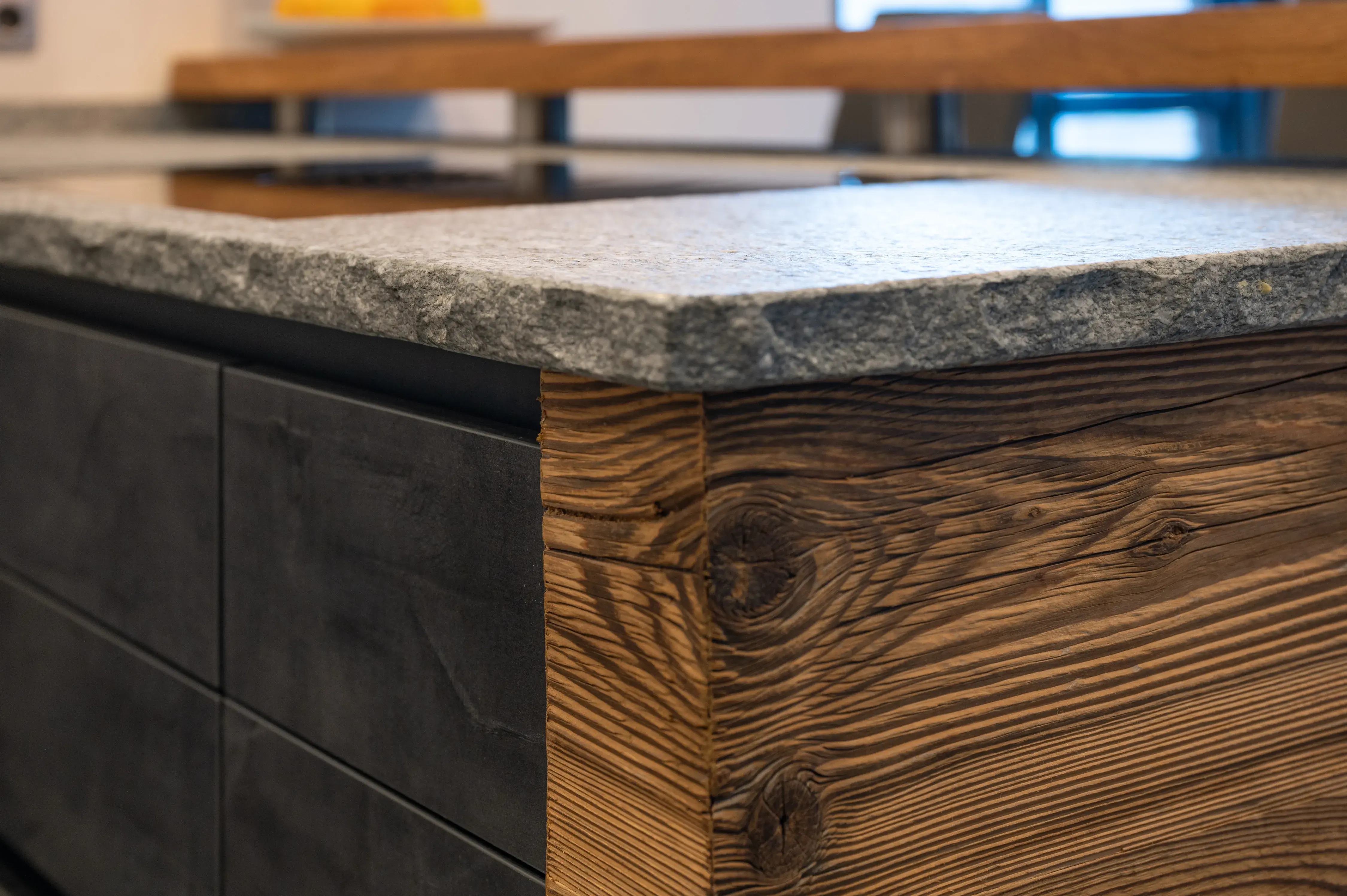 Küche in Betonoptik Detailaufnahme Arbeitsplatte und Front